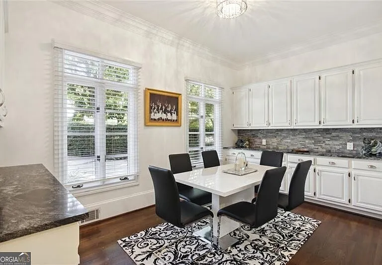 2760 Carmon On Wesley NW — Photo 11