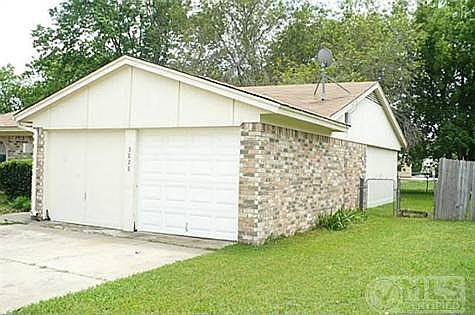 2nd image of 3828 Royal Crest Dr