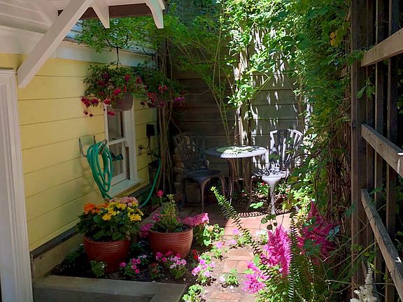 Entry Courtyard