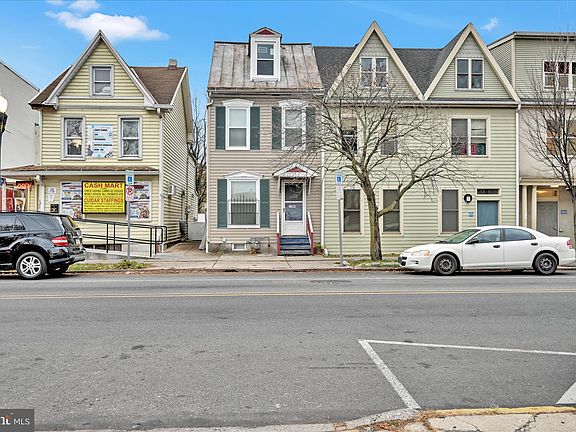 3rd image of 1509 Derry St