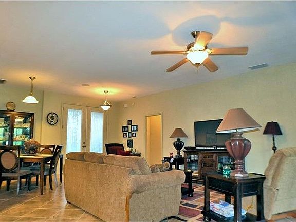 Lg living/dining area.