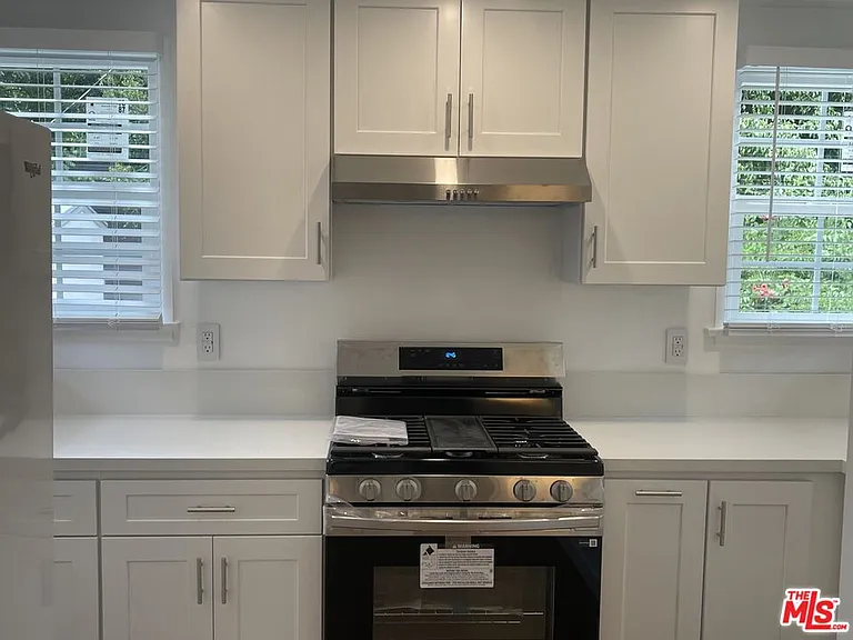 305 S Norton Ave #307-1/2 — Photo 5