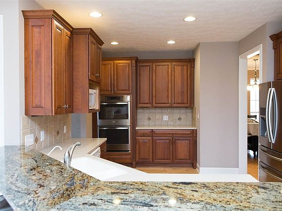 5th image of 4036 Farmstead Ln