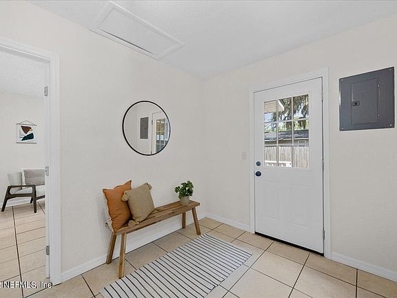5th image of 906 PINE Avenue