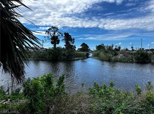 933 NE 37th Ter, Cape Coral, FL 33909