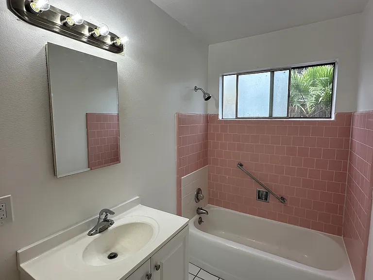 318 Gault St #6 — Photo 12