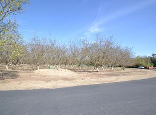 8025 N Rivers Edge Rd, Fresno, CA 93711