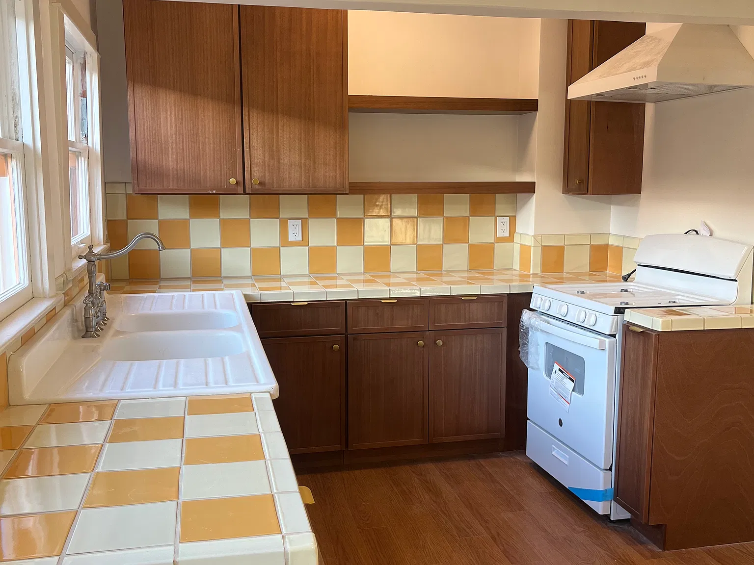 2 bed, 1200 sqft, $3,300 — Photo 3