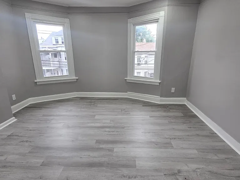 125-127 Redwood Ave #1B — Photo 5