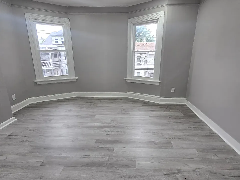 125-127 Redwood Ave #2B