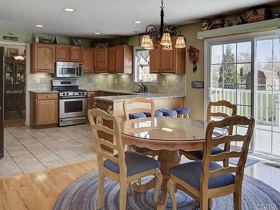 3rd image of 215 Marina Ln
