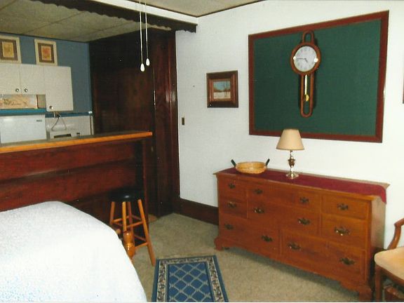 4th image of 501 N Bloomington St #3