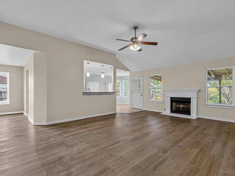 206 Evergreen Cir — Photo 11