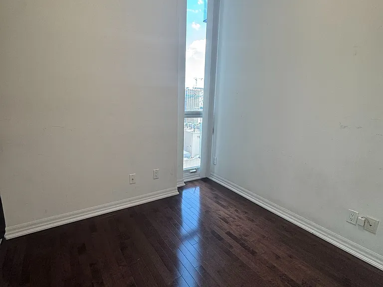 770 Bay St #Penthouse 206 — Photo 32