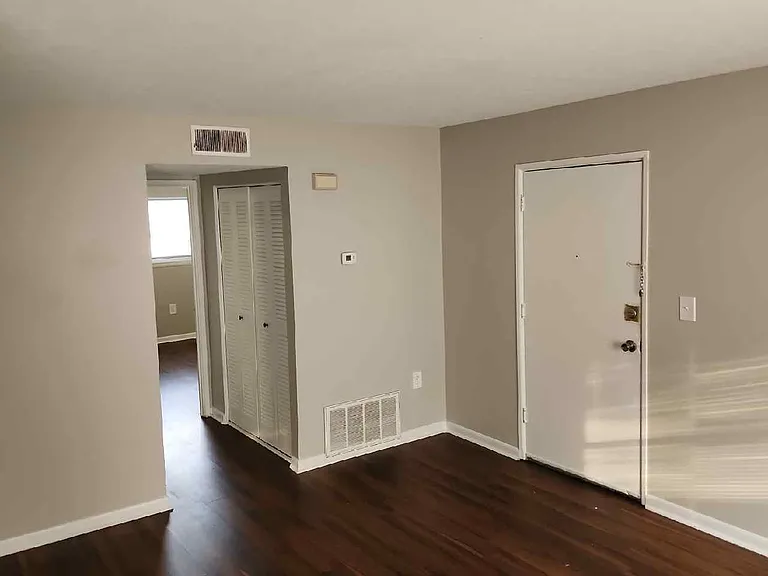 4902 Saddlebrook Ln — Photo 3