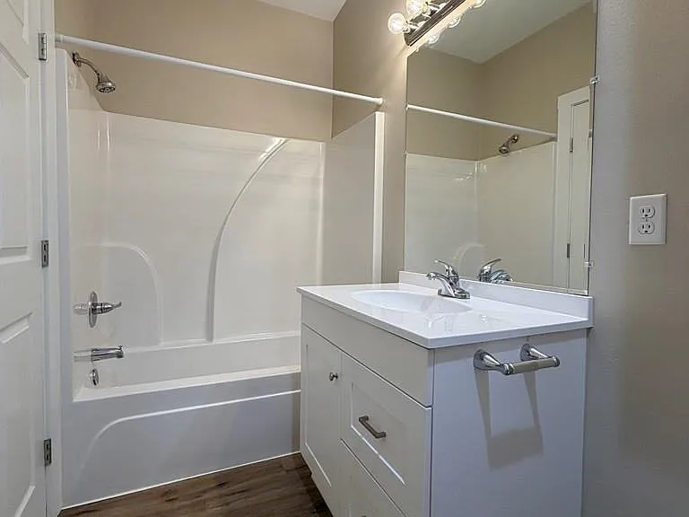 810 W Avenue A — Photo 11