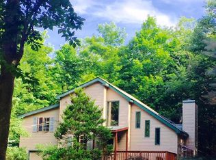 1028 Locust Dr, Newfoundland, PA 18445