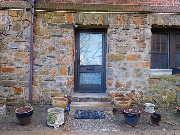 GARDEN ENTRANCE
