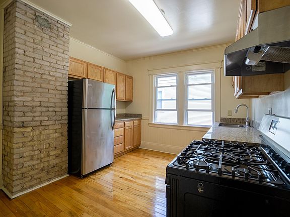 4th image of 833 Sumner Ave #2