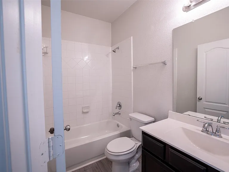 3427 Avary River Ln — Photo 16