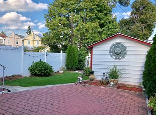 27 Rhodes St, New Rochelle, NY 10801