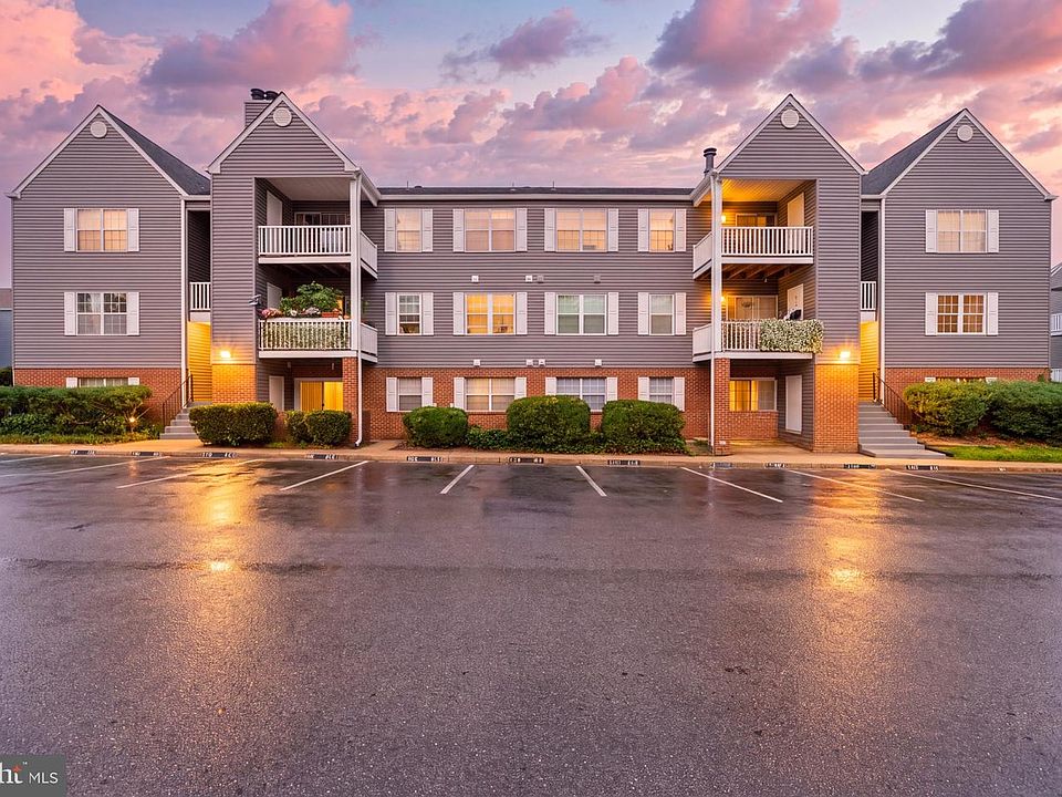 1st image of 200 Grosvenor Ln #82