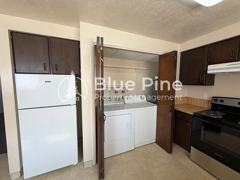 2 bed, 1.0 bath, 1000 sqft, $1,050 — Photo 4