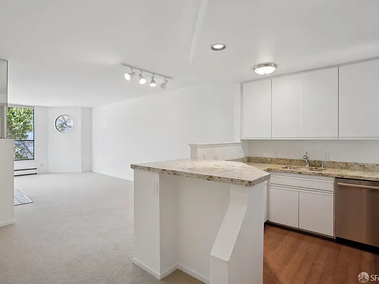 345 Church St #2C — Photo 2