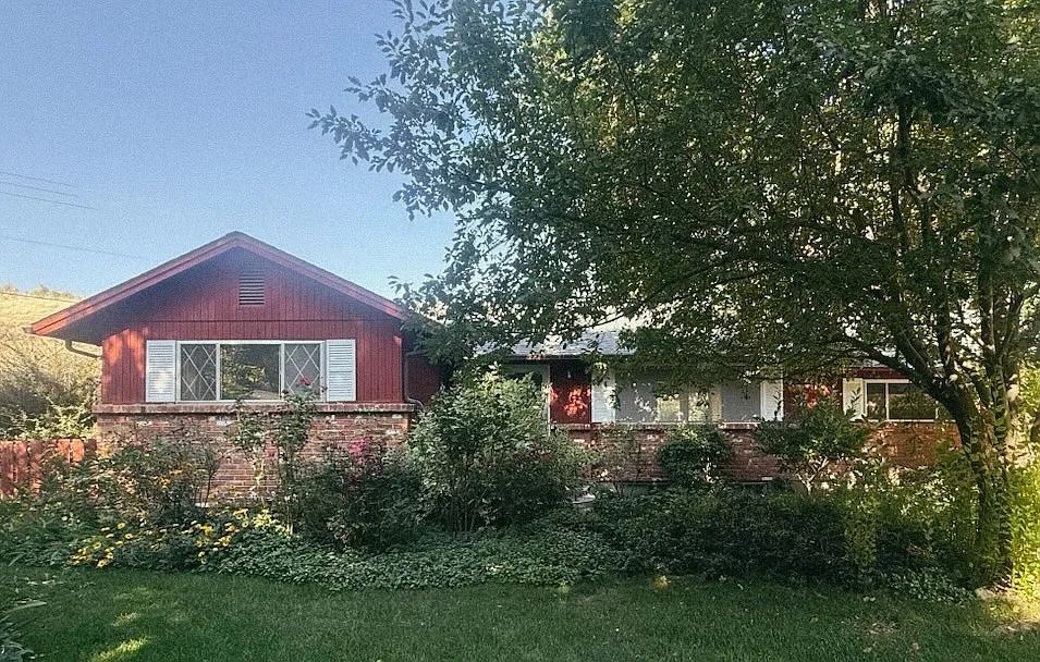 4 bed, 2500 sqft, $3,890 — Photo 1