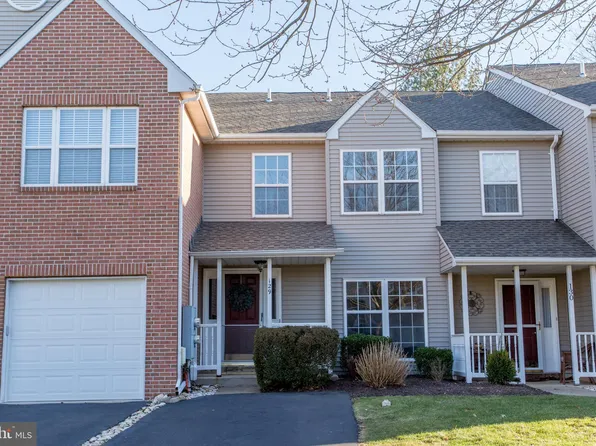 129 Blackfriars Cir, Doylestown, PA 18901