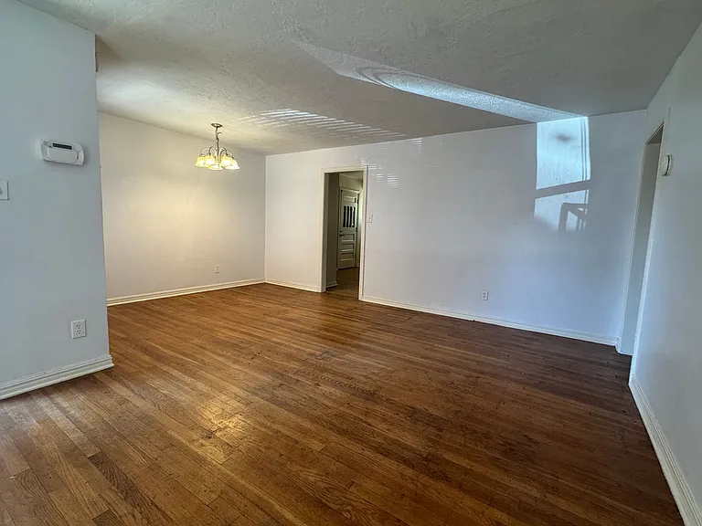 2137 NW Denver Ave — Photo 2