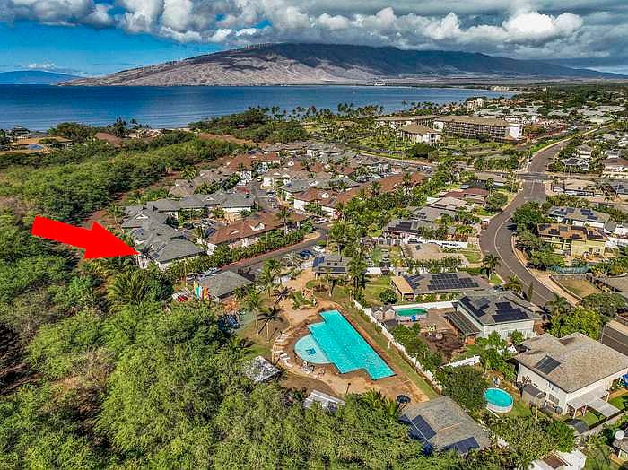 Beautiful remodeled, quiet home. Easy adjacent parking. Quiet wildlife view from Gulch lanai. Near remodeled swimming pool and gym.