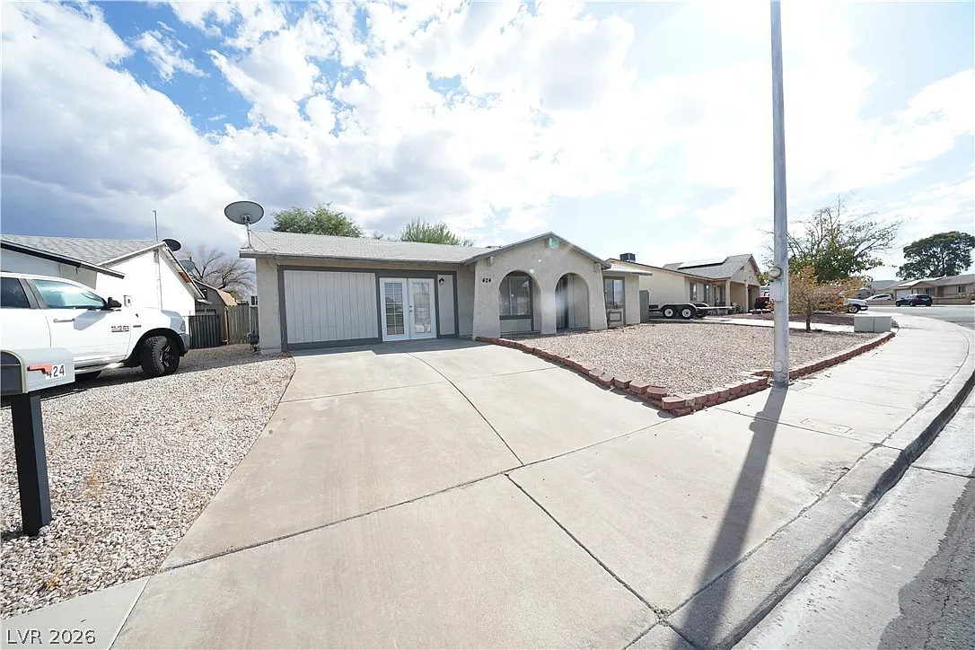 3 bed, 1.0 bath, 1500 sqft, $1,795 — Photo 2