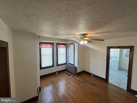 Diningroom with entrance to kitchen