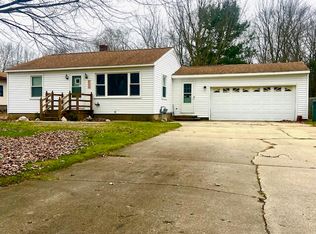 521 Aue Rd, Norton Shores, MI 49441