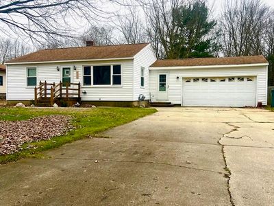 521 Aue Rd, Norton Shores, MI, 49441