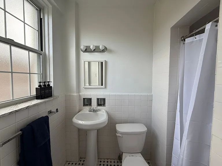 New King Edward Apartments — Photo 371