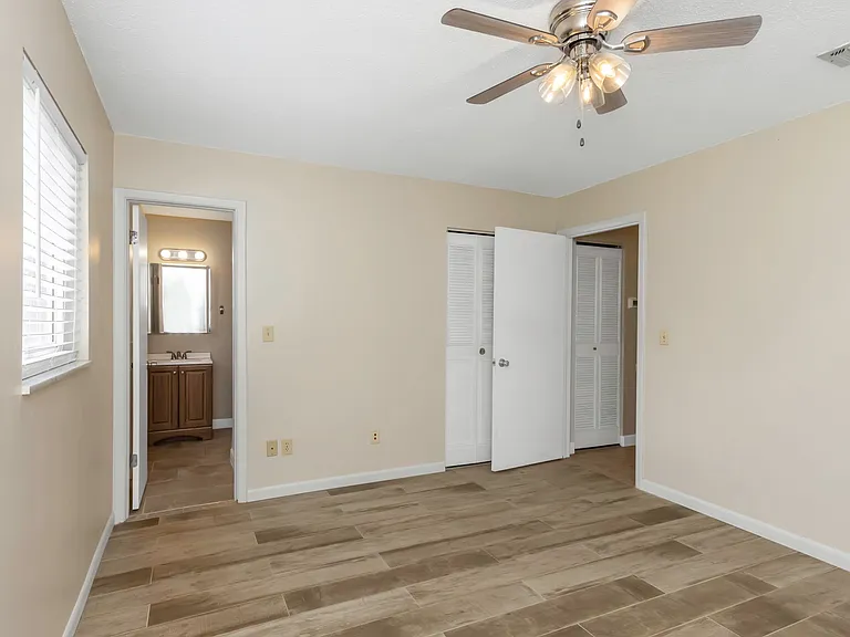Main bedroom #4 with bathroom