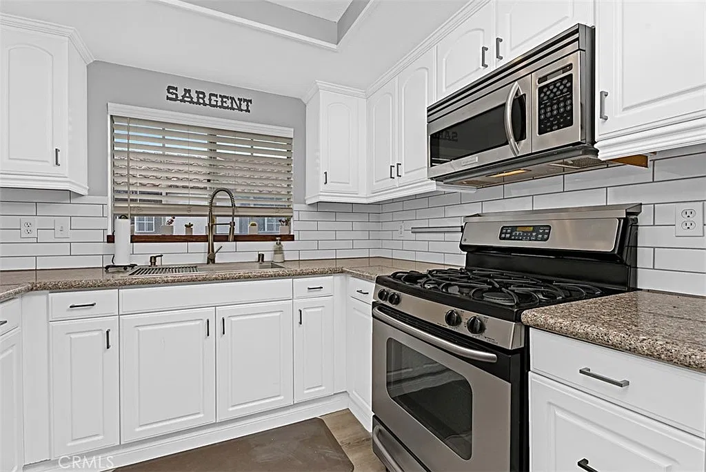 2 bed, 862 sqft, $3,100 — Photo 2