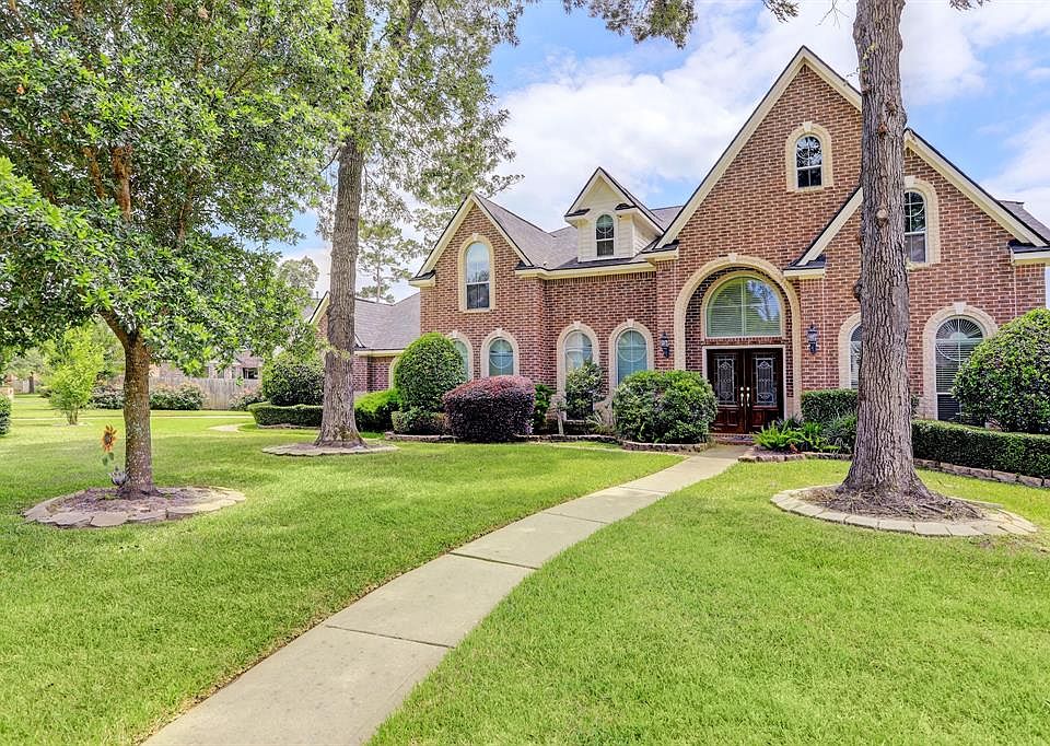 Beautiful "Partner's In Building" home located in North Star Estates, close to everything!!