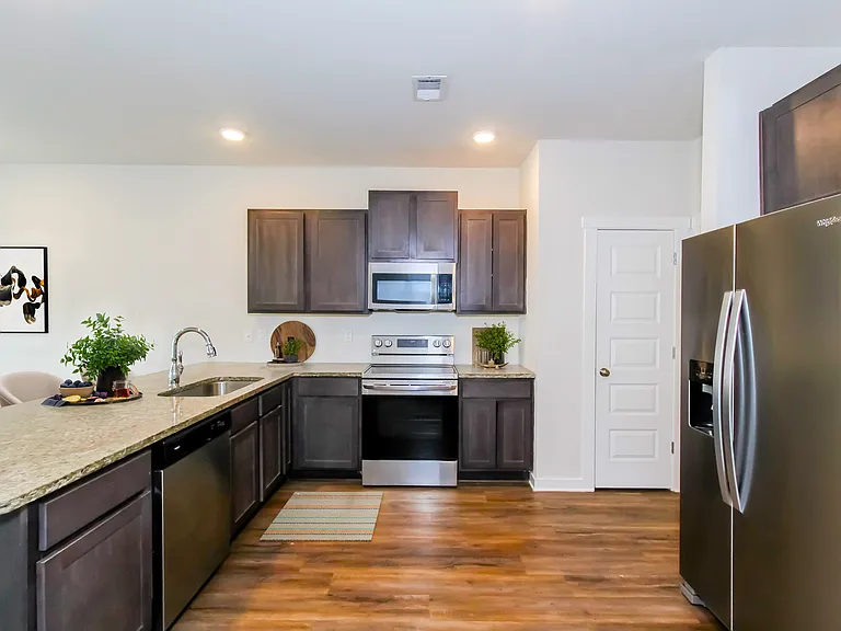 504 The Heights Ln — Photo 3