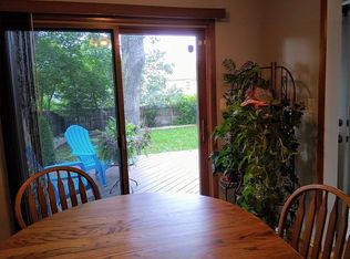 922 Ridgeland Ave, Mundelein, IL 60060