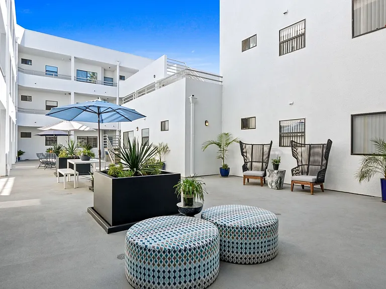Terraces at La Cienega — Photo 19