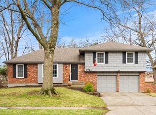 9724 Glenwood St, Overland Park, KS 66212