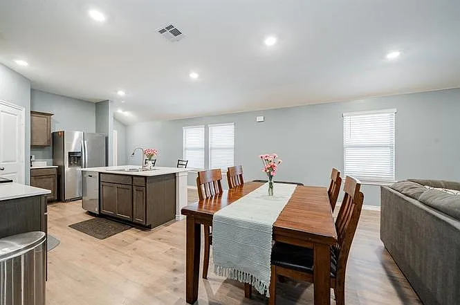 807 Sunrise Ln — Photo 7