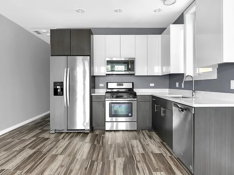 2545 W Congress Pkwy #1W — Photo 8
