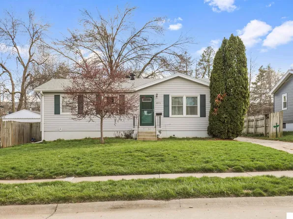 8974 Laurie Cir, Omaha, NE 68124