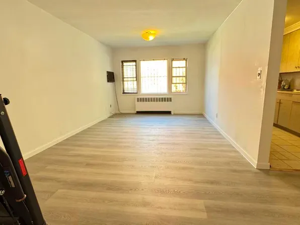 6824 140th Street image 3 of 13