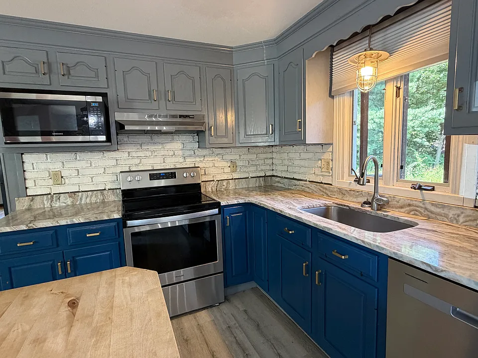 18 Lawson Dr