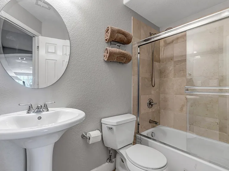 10168 Nottingham Dr — Photo 31